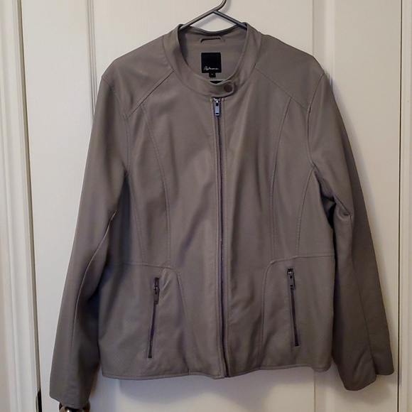 Motto Jacket - Picture 1 of 3